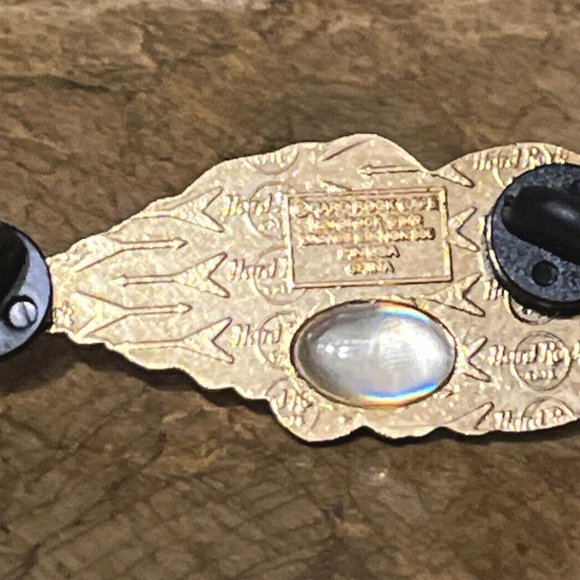 Hard Rock Cafe Pin ~ Hollywood FL ~ Skull Guitar Fire ~ 2007 - Picture 2 of 3